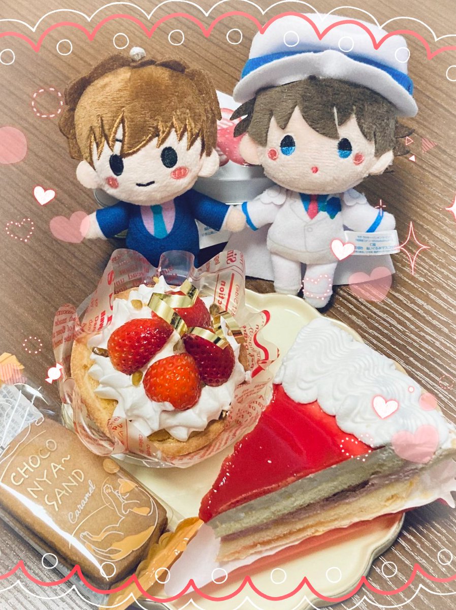 おやつは苺のケーキパイとタルトとネコチャンが可愛かったチョコサンド✨
#白快おやつタイム
