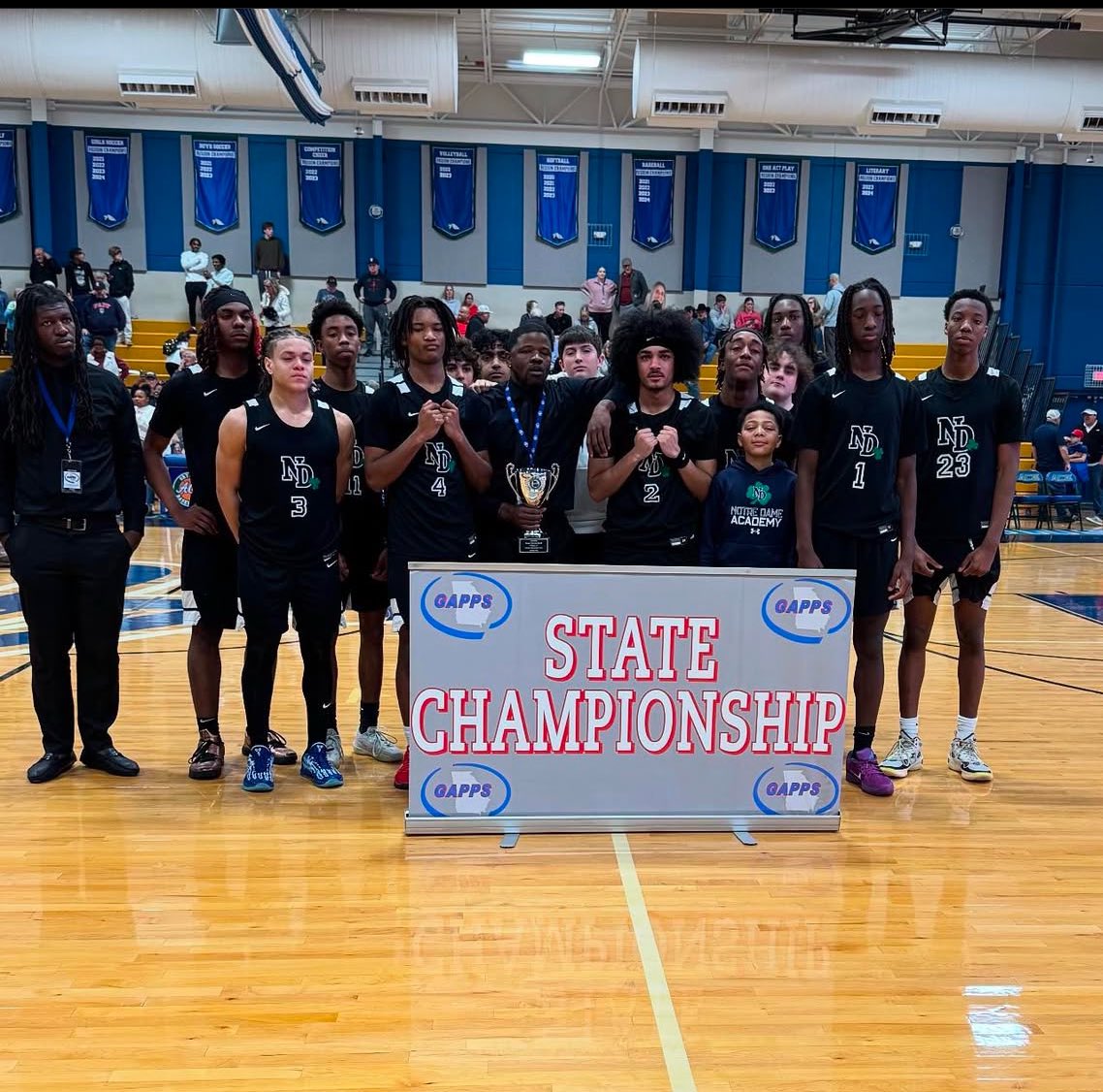 Coach_Marshawn's tweet photo. State Runner Up….accomplished a lot along the way…

“Adversity causes some men to break; others to break records"

⁃COACH Marshawn Hampton The Winningest Coach in Notre Dame Academy HISTORY
See you soon 🔒🐺✌🏾 https://t.co/BQRBdW0PDi