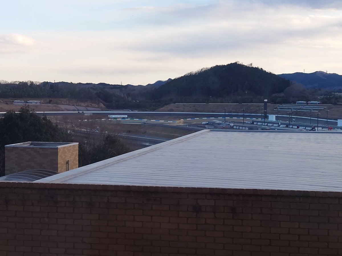 tsuu_kai_s2000's tweet image. まだ明るいですが、本日のお宿に到着😊
モビリティリゾートもてぎホテルに宿泊します👍️
部屋からコースも見えて良き〜✨️

#モビリティリゾートもてぎ 
#ModuloTHANKSDAY