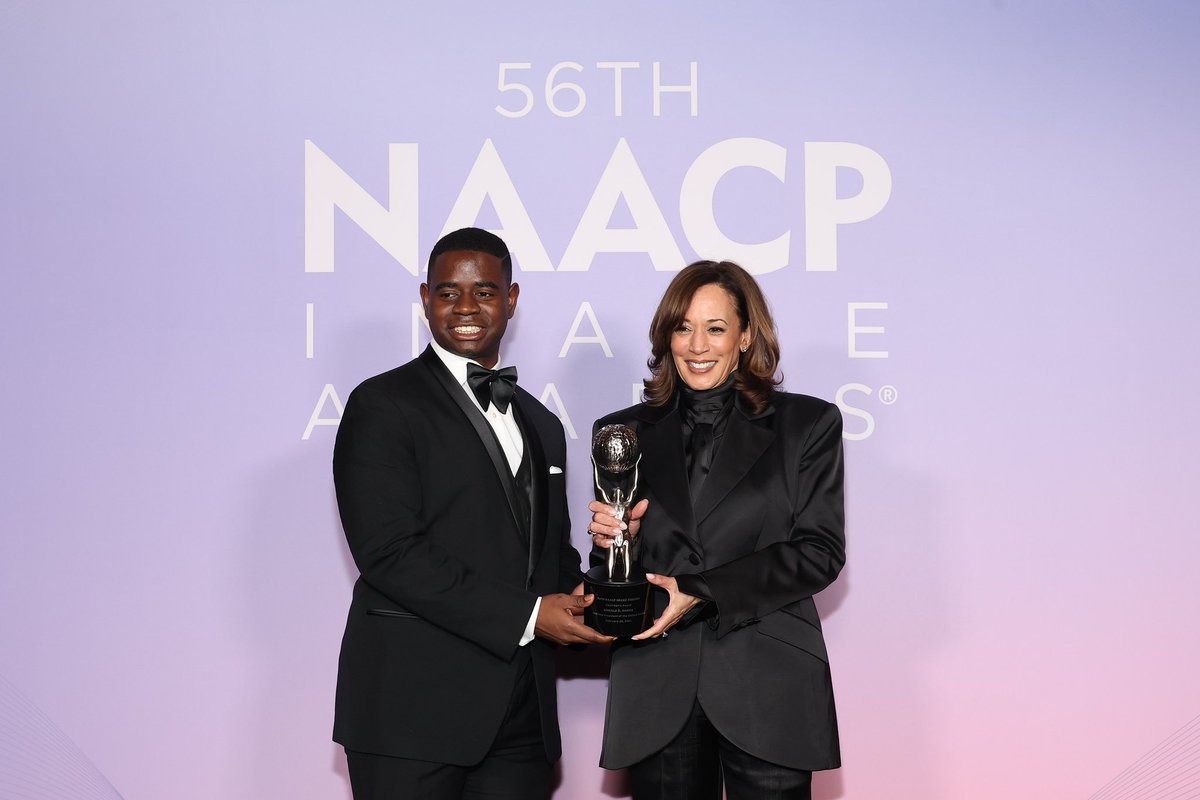 KamalaHarris's tweet image. This evening, I was honored to accept the NAACP’s Chairman’s Award.
I grew up inspired by the work of the NAACP — by all those who took up the fight for justice, equality, and opportunity. Their example is part of the reason I chose a life of public service.
At this moment,…