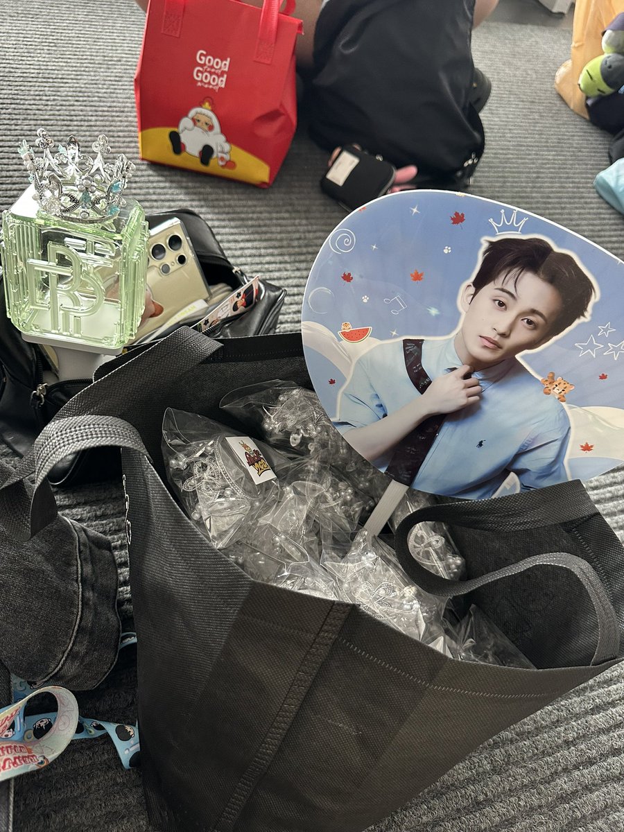 bubearry's tweet photo. แจกกก มงกุฎบง

มีใครอยากได้ไหมคะ มีไม่เยอะน้าาา
อยู่ตรงฮอล10เลยย

#THEMOMENTUMinBKK_DAY1
#NCT127_NEOCITY_THE_MOMENTUM 
#NCT127_NEOCITY_BANGKOK_THE_MOMENTUM https://t.co/ndsYrDulBu