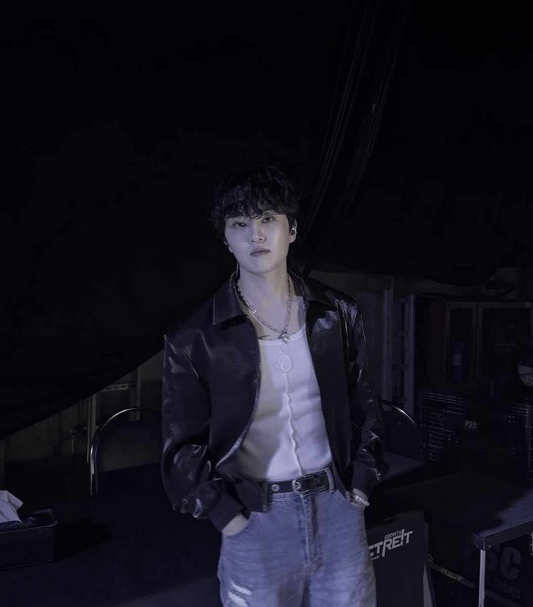 THE ROSE tweet media