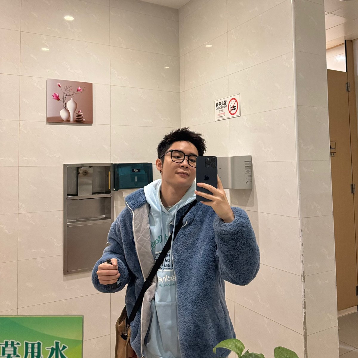 虽然我昨天在 bonbon 和 atm 大露特露
但不影响收益率 35%
明天雷赛智能希望继续顶一字[让我看看]