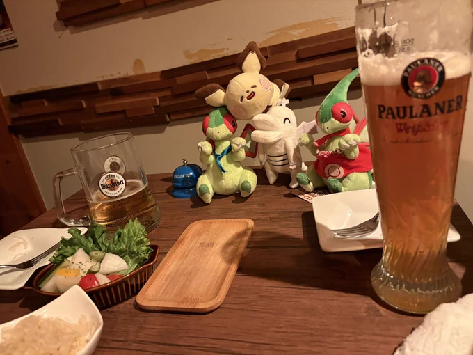 今日の夕飯発表ドラゴンが〜今日の夕飯を、発表します〜       ドイツビール        ソーセージ 