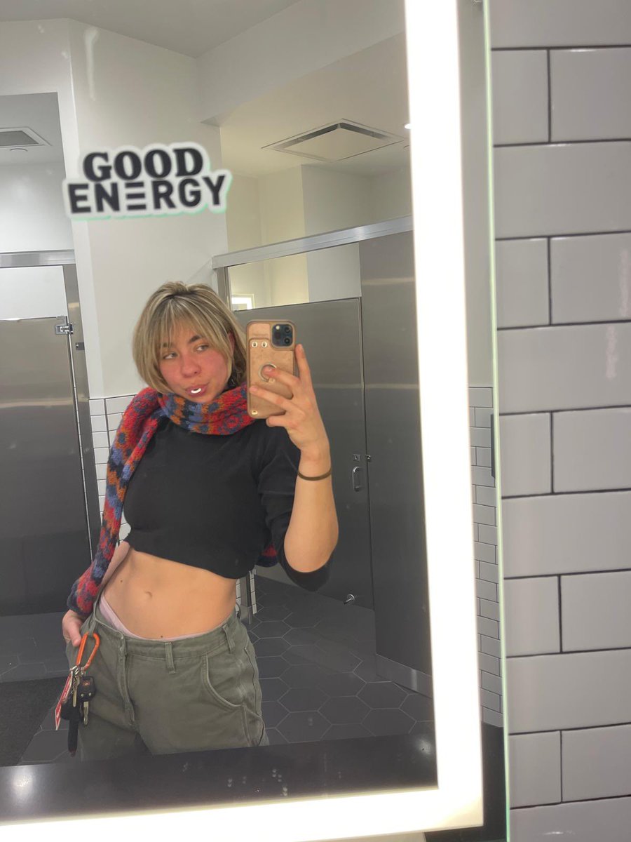 whoever retweets I’ll send a nude