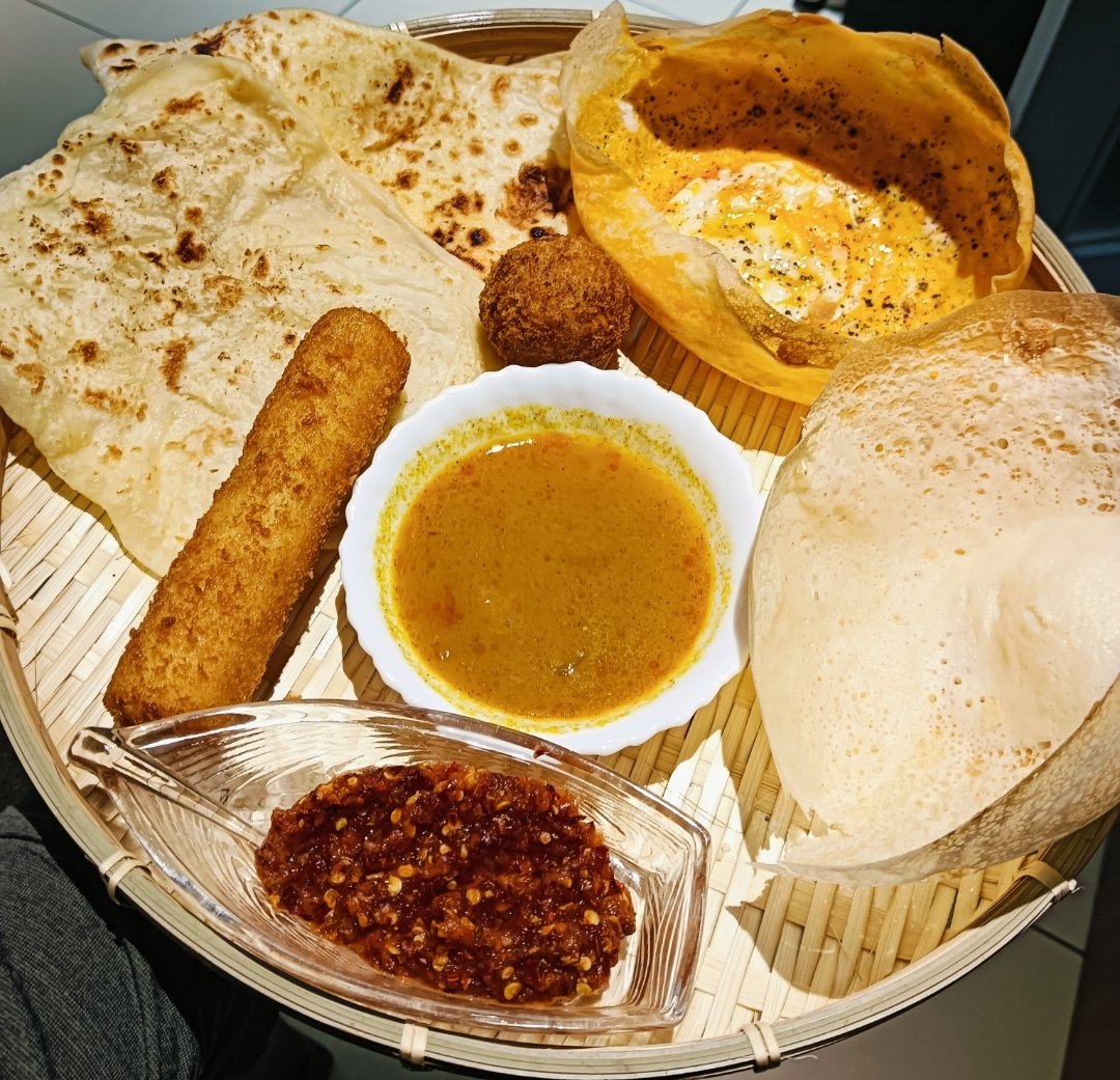 今夜はセイロン・シェフにカダチョル・ヴァッティを食べに来てください。
エッグホッパー。
飛行機ホッパー。
卵パン。
パラタ。
魚が上がって、
フィッシュカツ。
1000円割引させていただきますので、ぜひご賞味ください。Ceylon chef Resturant
Tel:-0284-82-0671
09040001717