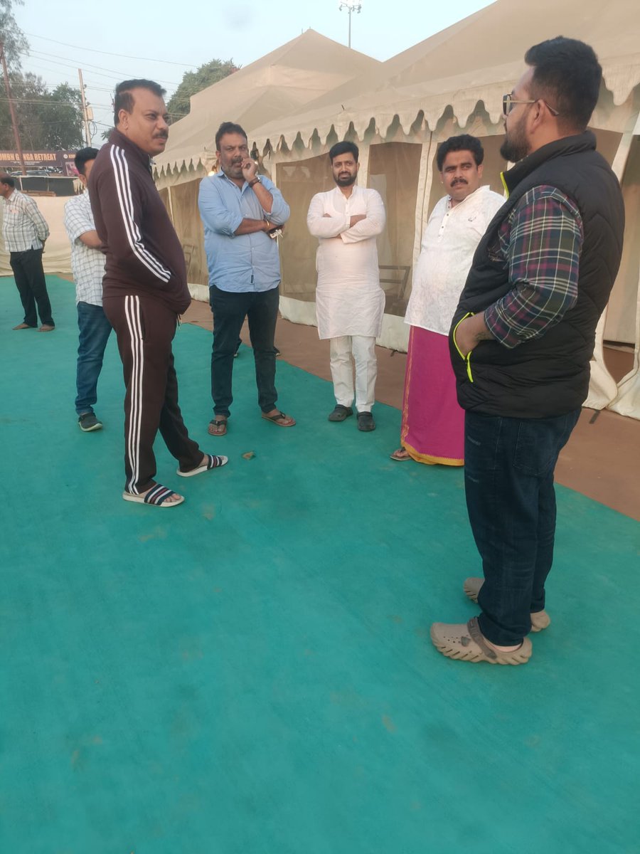 आज प्रयागराज में माननीय नेता प्रतिपक्ष उमंग सिंगार जी ओर उप नेता प्रतिपक्ष हेमंत कटारे जी ओर पूर्व मंत्री विधायक सचिन यादव जी के साथ कुंभ अमृत स्नान का सौभाग्य प्राप्त हुआ
<a href="/UmangSinghar/">Umang Singhar</a>
