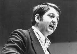 #TalDiaComoHoy de 1984 dos terroristas de #ETACAA dispararon 15 tiros al parlamentario vasco y candidato por <a href="/socialistavasco/">Socialistas Vascos - Euskal Sozialistak / ❤️</a> Enrique Casas en su domicilio de #SanSebastián y en presencia de su hijo de 17 años.

Tres días antes de las elecciones.

Así hacía política #HB 

HILO ⤵️