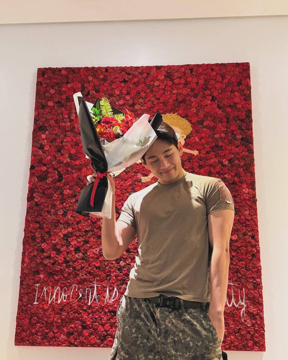 SERGEANT KIM TAEHYUNG 
PROUD OF YOU TAEHYUNG 
CONGRATULATIONS TAEHYUNG