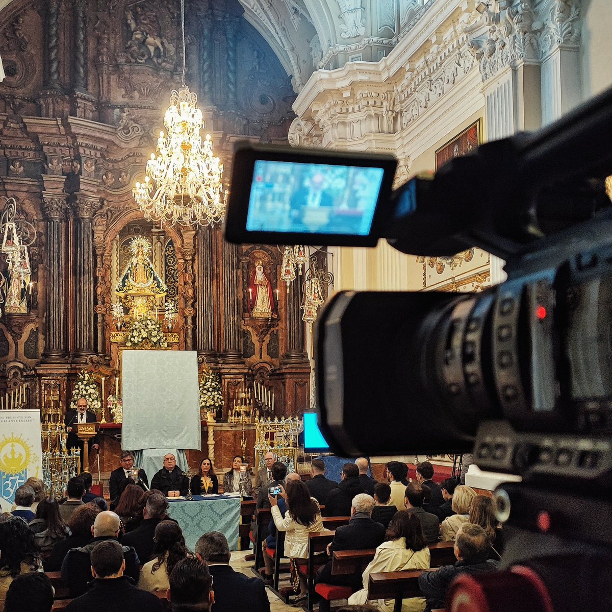 📺🩵 En la casa de los pontaneses para retransmitir en directo la presentación del 375 aniversario del patronazgo de la Purísima Concepción.

🔽 youtube.com/live/TM9JYclws…