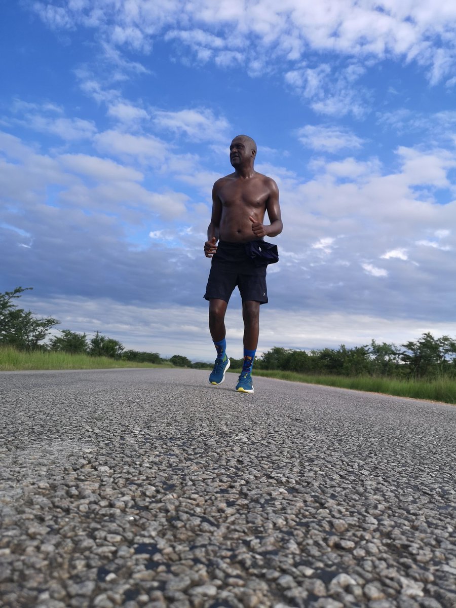 NantapoCarlos's tweet photo. When it's dark, we run!
#RunBorisRun
#FetchYourBody2025 https://t.co/R9cH6SbQgy