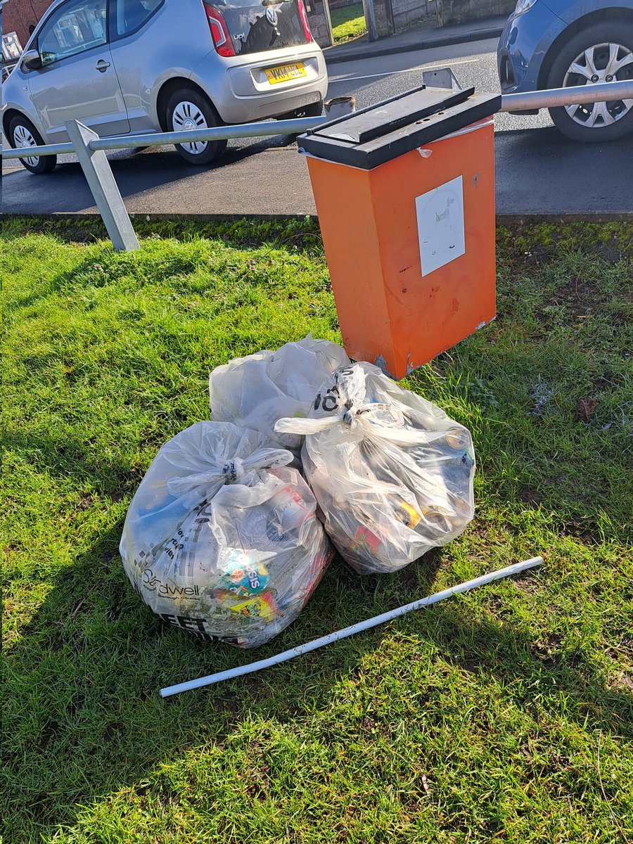 Litterwatch1's tweet photo. Laura, Heather, and Liz tackled the wilds of Marsh Lane in #WestBrom yesterday, collecting 2.5 bags of litter in just an hour. It felt surprisingly clean, like a beach on a Monday. Cheers to making our streets clean. #AdoptAStreet #GirlPower #LitterQueens #CleanAndMean #sandwell https://t.co/92RQI7BM4n
