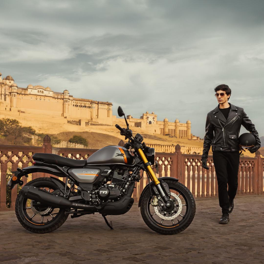 tvsmotorcompany's tweet photo. There's a new story in town. And it's yours to ride. Presenting the all-new TVS RONIN 2025 edition.
Featuring a fresh design & exciting new colors, it's your ticket to a ride beyond the ordinary.
Now #RideUnscripted across India! ✨
#TVSRONIN #UnscriptedAdventure #NewBeginnings https://t.co/PpxaCC0uEE