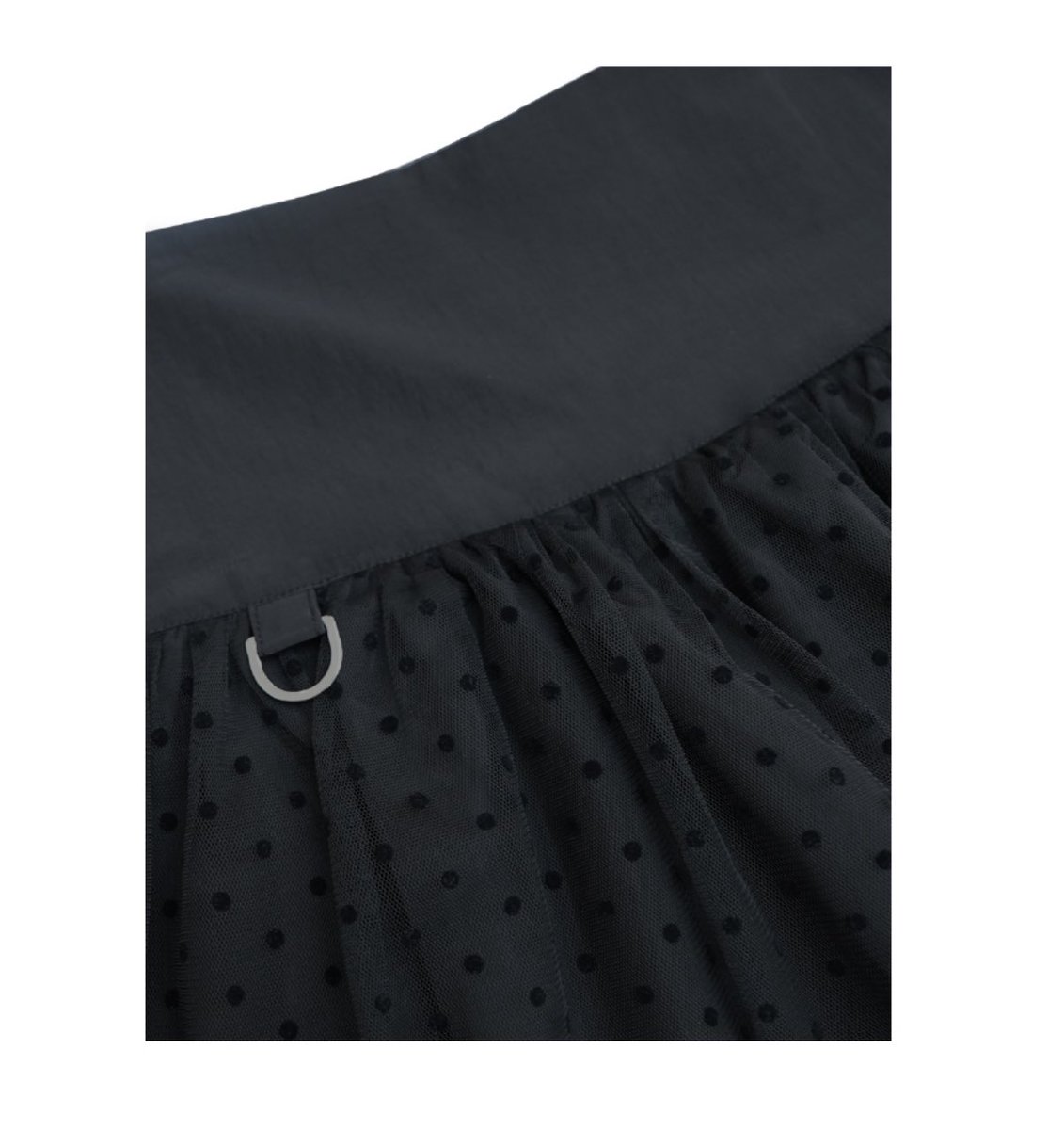 라라진님 영상 보다가 진짜 커염띠기 도트샤스커트 발견
고리도 있어서 인형 걸 수 있다는데 口大 이건 사야 돼..