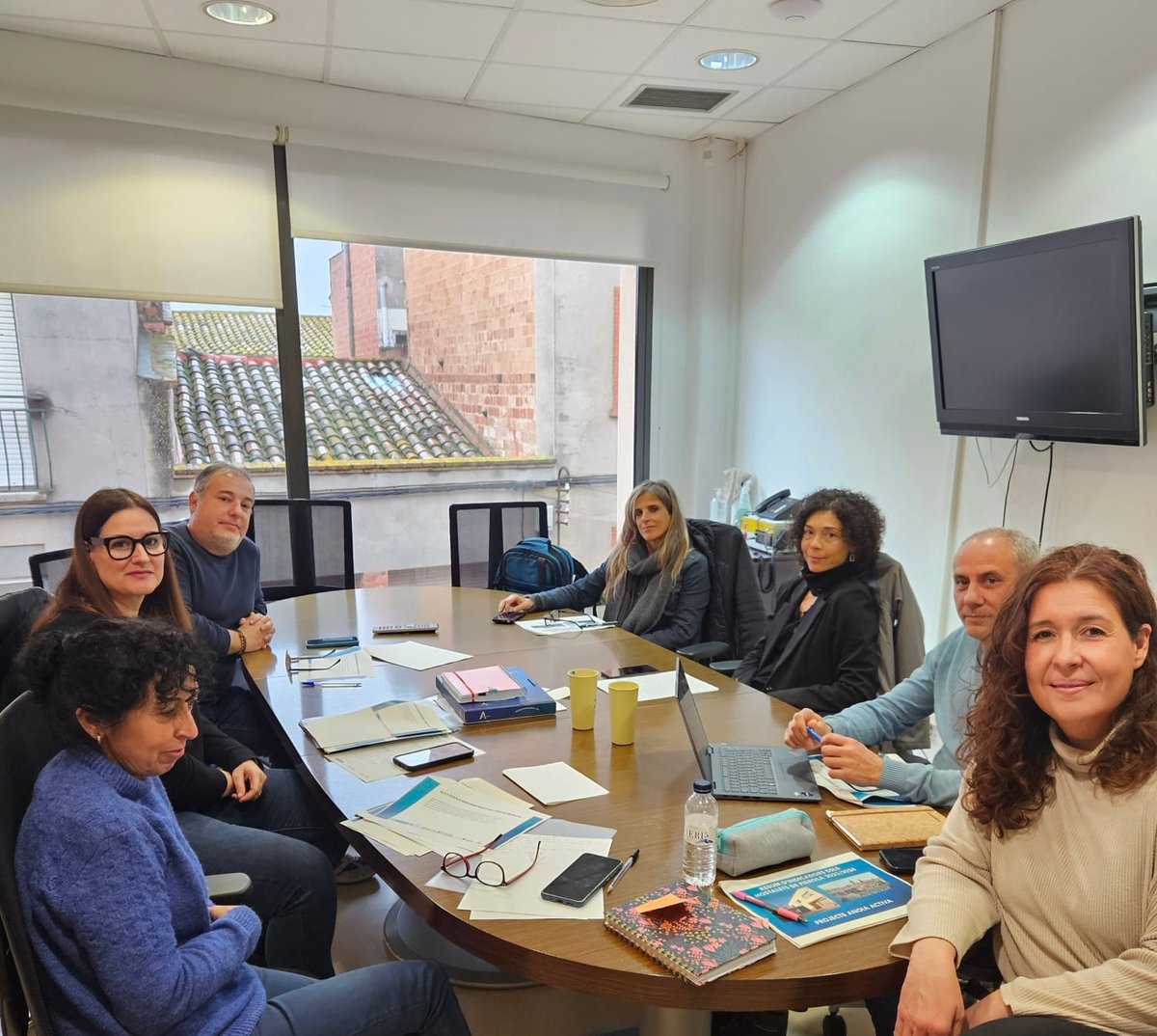 HoPierola's tweet photo. 🟦📢OCUPACIÓ | Reunió amb @ActivaAnoia per avaluar els indicadors de l'any 2024 al municipi.

ℹ️ Un 60% d'inserció de les persones usuàries en situació de vulnerabilitat, i gestió de 113 ofertes de treball.

➡️ https://t.co/phfiJ51f0f

#hopierola #hostaletsdepierola #ocupacio https://t.co/VLRcpS17Bi