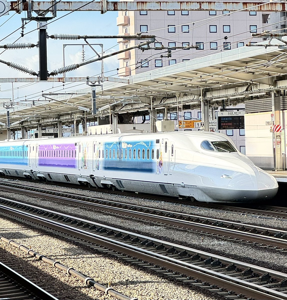 umesan221's tweet photo. ディズニー新幹線ファンタジースプリングス。
私の誕生日と同じ日に運行開始だったので奇遇。
#新幹線
#ディズニー新幹線
#東海道新幹線
#ディズニー https://t.co/902JkI3nvp