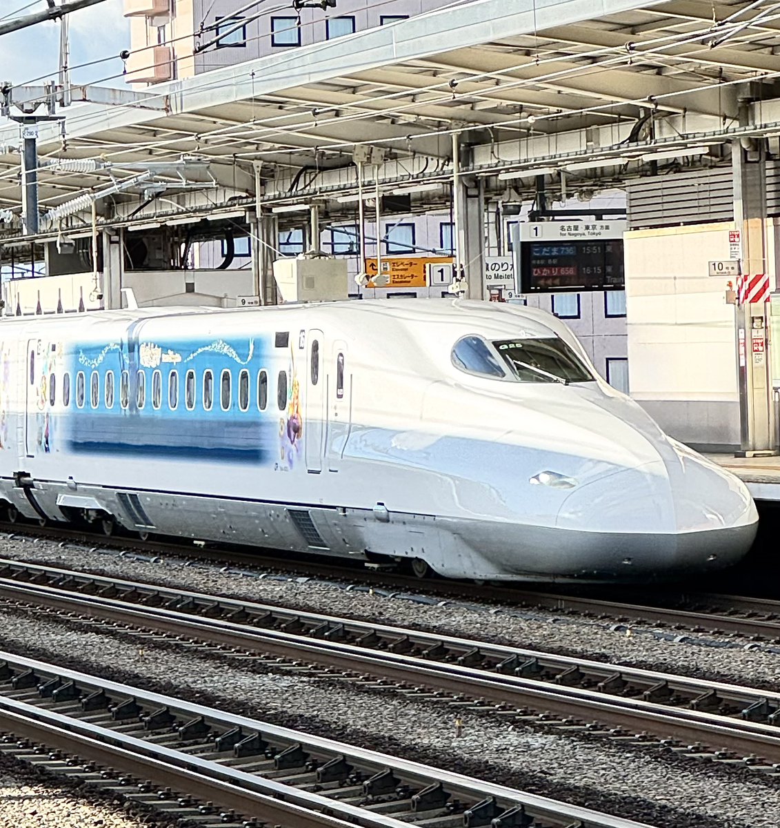 umesan221's tweet photo. ディズニー新幹線ファンタジースプリングス。
私の誕生日と同じ日に運行開始だったので奇遇。
#新幹線
#ディズニー新幹線
#東海道新幹線
#ディズニー https://t.co/902JkI3nvp