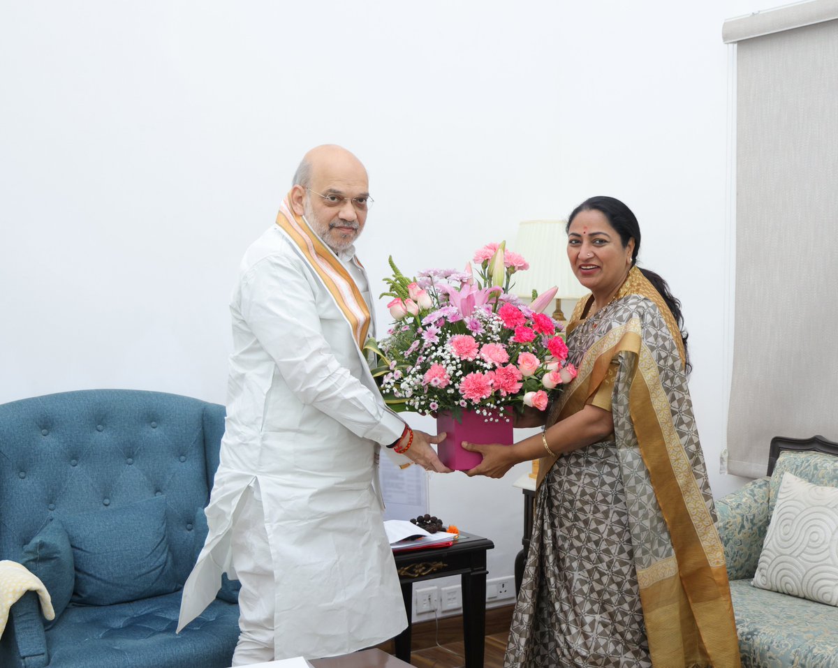Amit Shah (@amitshah) on Twitter photo आज दिल्ली की नव-निर्वाचित मुख्यमंत्री श्रीमती <a href="/gupta_rekha/">Rekha Gupta</a> जी को नए दायित्व की बधाई एवं शुभकामनाएँ दी।
दिल्ली की जनता ने प्रधानमंत्री मोदी जी के नेतृत्व और जनकल्याण की नीतियों पर जो भरोसा दिखाया है, उसे अटूट रखते हुए मुख्यमंत्री के रूप में आपका यह कार्यकाल निश्चित ही दिल्ली को आज दिल्ली की नव-निर्वाचित मुख्यमंत्री श्रीमती <a href="/gupta_rekha/">Rekha Gupta</a> जी को नए दायित्व की बधाई एवं शुभकामनाएँ दी।
दिल्ली की जनता ने प्रधानमंत्री मोदी जी के नेतृत्व और जनकल्याण की नीतियों पर जो भरोसा दिखाया है, उसे अटूट रखते हुए मुख्यमंत्री के रूप में आपका यह कार्यकाल निश्चित ही दिल्ली को