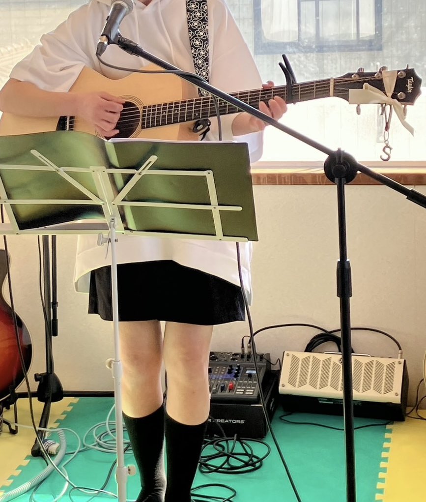 Saku_vocal's tweet photo. フリータイムのセッション楽しかったー！
ギターはまだへたっぴofへたっぴなので今日からちゃんと練習します…
#SORATOUMIマルシェ https://t.co/NLU2Peb4h6