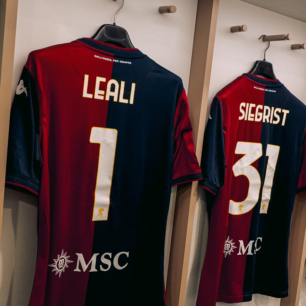 alejandromendo's tweet photo. 🟥🟦 Siempre hace ilusión ver un portero con camiseta de jugador de campo. Leali, anoche @ San Siro con la preciosa local del Genoa.

No ocurría desde 1901. https://t.co/o51DrHv27m