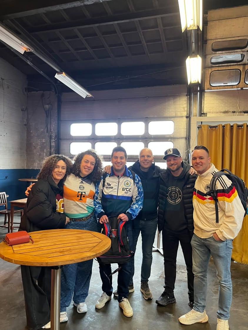 SharonZoomer's tweet image. Had a great time at the FANSHOPPI FOOTBALL MARKET in Amsterdam yesterday! 

Some amazing collectors and sellers  at a great and industrial location!

Today&apos;s the last day: 12.00 - 18.00.
Studio Wieman, Amsterdam North. 

#kitcommunity