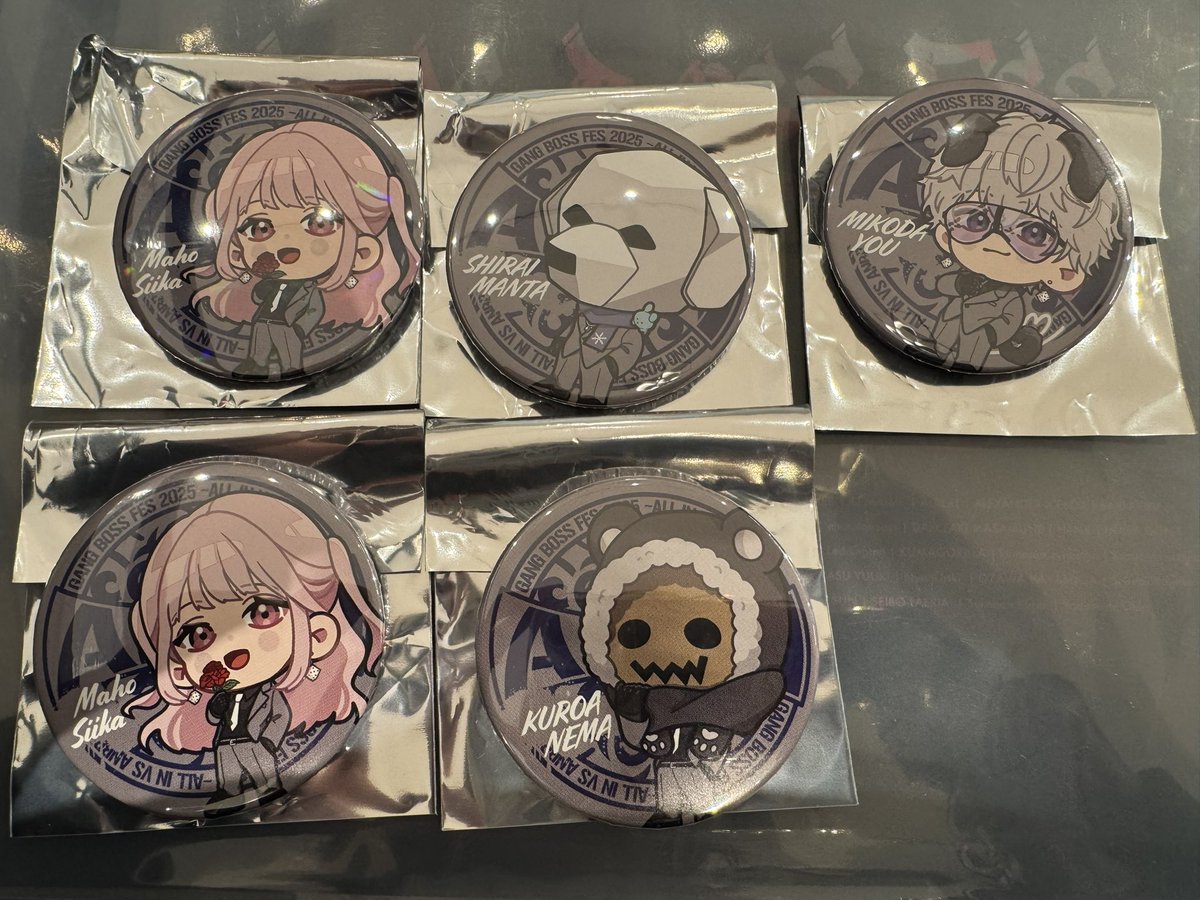khk_2244's tweet photo. 【交換】
GANGBOSSFES2025
ギャングボスフェス グッズ 交換
缶バッチ チェキ風カード

譲、求：画像参照
※MonDに関しては1対複数交換でも可

本日現地で交換希望です。
検索からでもお気軽にお声がけください！！ https://t.co/iC3Szsn5dy