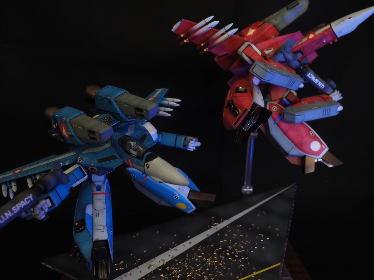 アカツキ tweet media