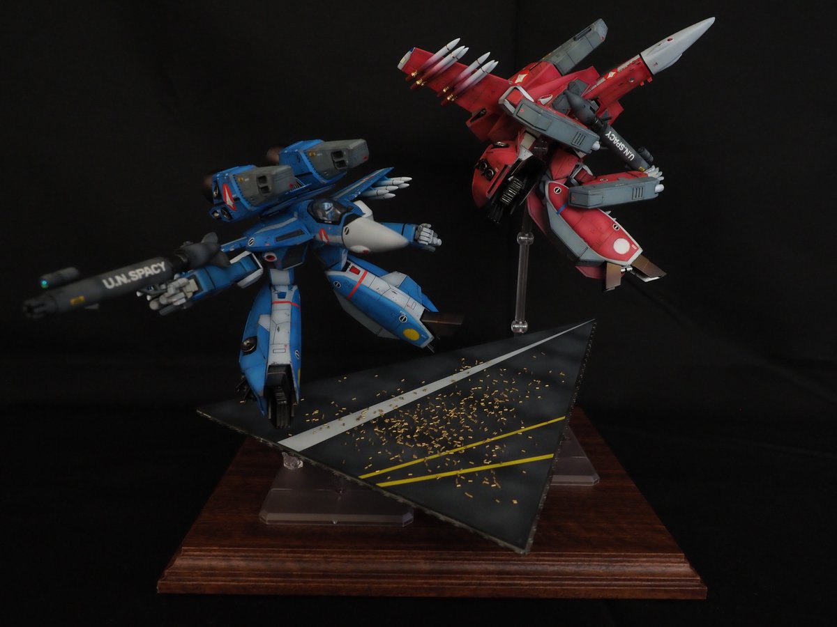 アカツキ tweet media