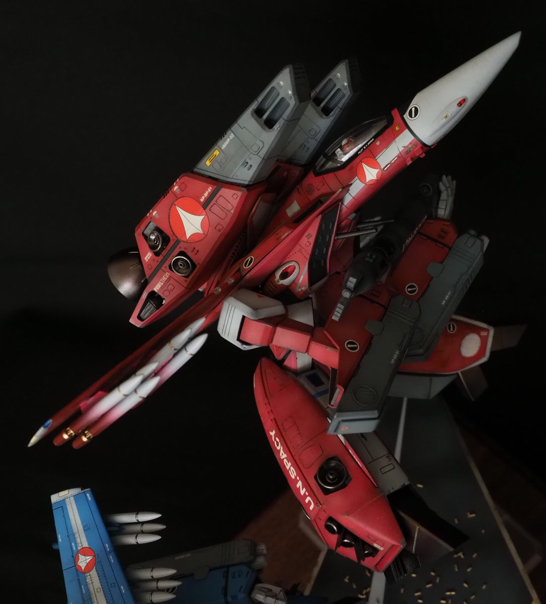 アカツキ tweet media