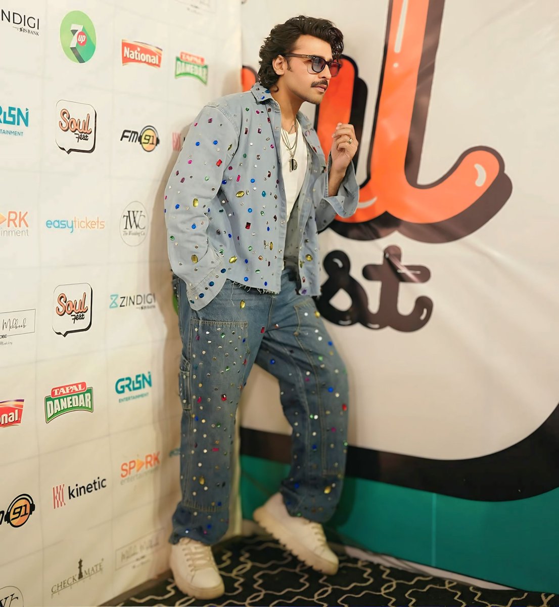 Farhannsaeedfc's tweet photo. Bu stil ile ✨️🔥❤️
#Farhansaeed #Soulfest #islamabad #pakistan #music #concert #FarhanSaeedTurkeyfc https://t.co/aUmJk4GqH2