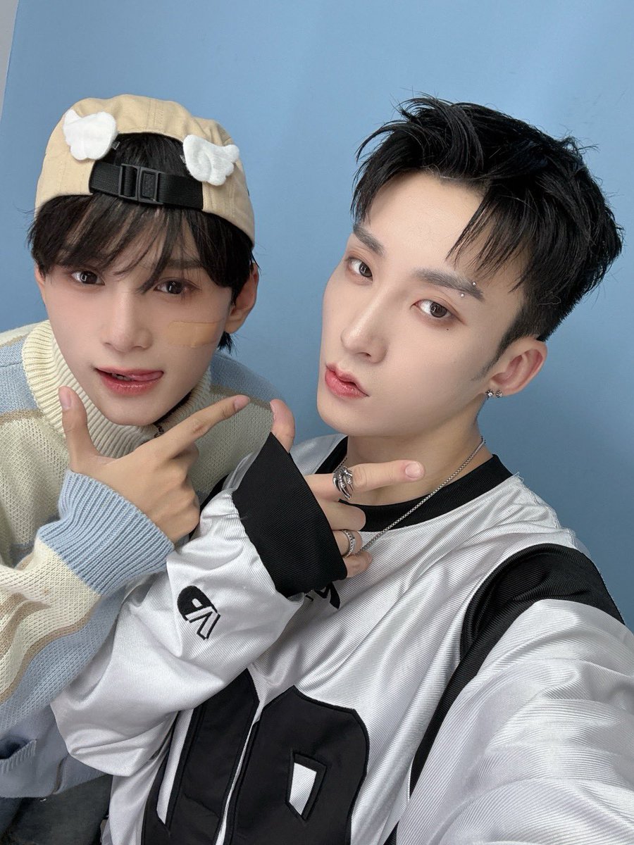 XODIAC_MEMBERS's tweet photo. [#웨인] 

자얀 생일 축하해 🎉
항상 나 웃게 해줘서 고마워 
너�� 있으면 너무 재밌다 
앞으로도 잘 부탁해 박자즈 🐥🐺

#XODIAC #소디엑 #WAIN #웨인 https://t.co/Es0Yj4eLkb