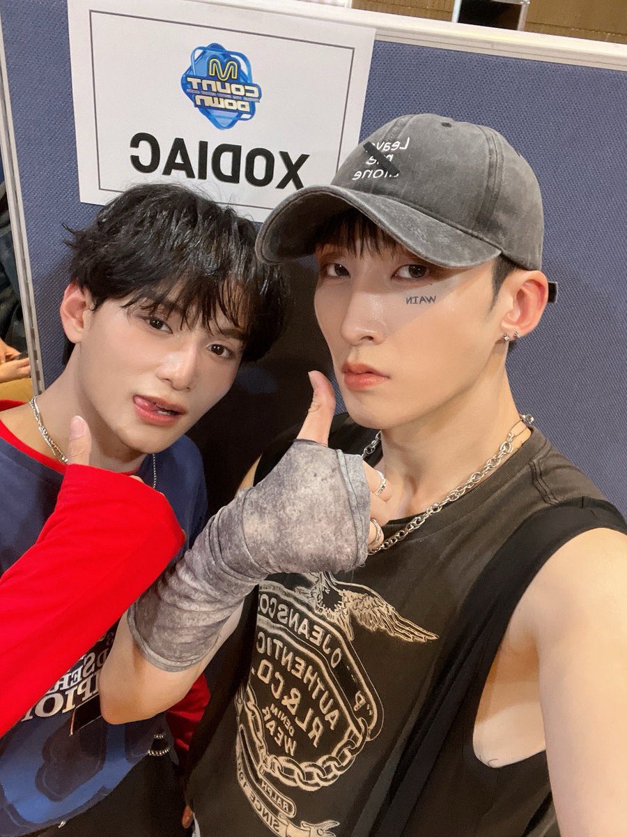 XODIAC_MEMBERS's tweet photo. [#웨인] 

자얀 생일 축하해 🎉
항상 나 웃게 해줘서 고마워 
너�� 있으면 너무 재밌다 
앞으로도 잘 부탁해 박자즈 🐥🐺

#XODIAC #소디엑 #WAIN #웨인 https://t.co/Es0Yj4eLkb