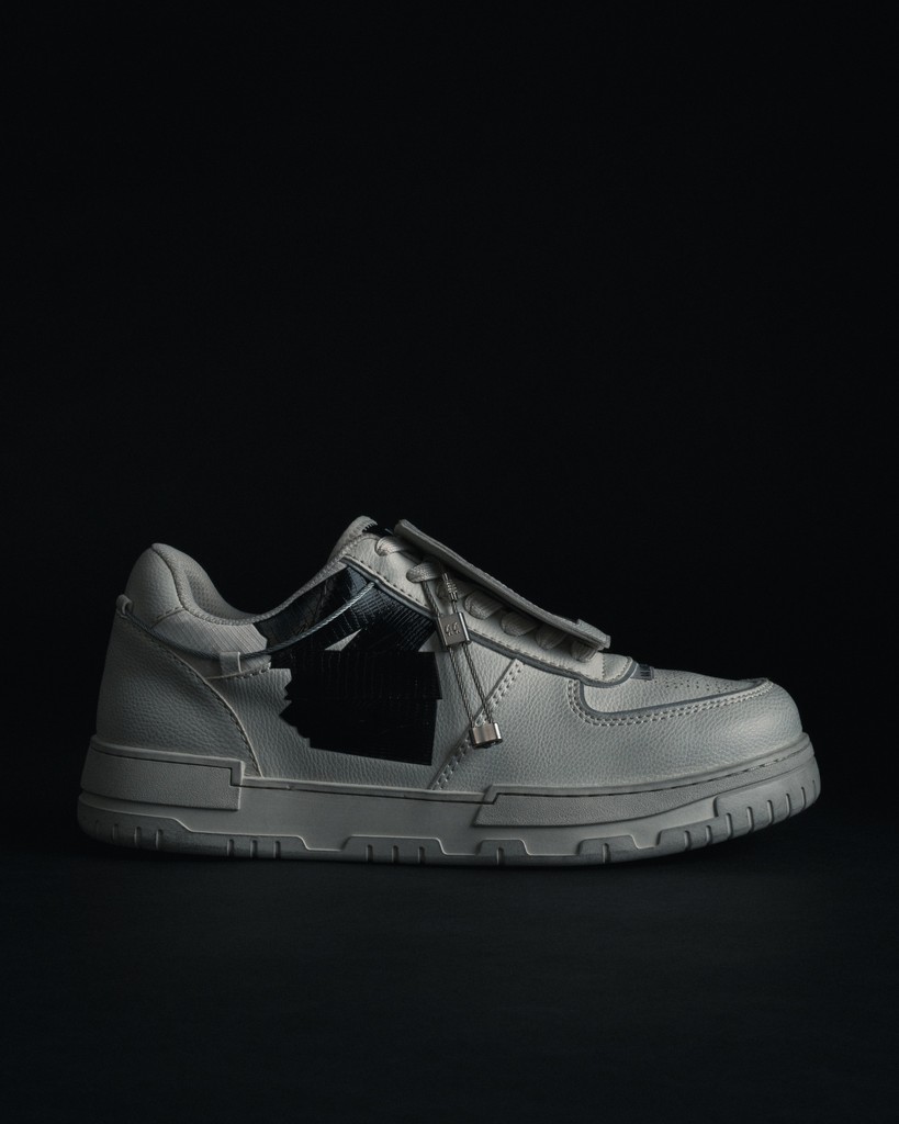 AFEWSTORE's tweet photo. SHOP LINK ➡️ https://t.co/b5qnaDLsgF

Pushing boundaries with bold aesthetics. ⚡ 44 Label Group continues to redefine contemporary fashion with statement designs and uncompromising quality. 

#44LabelGroup #NewDrop https://t.co/Qo1wqXy95X