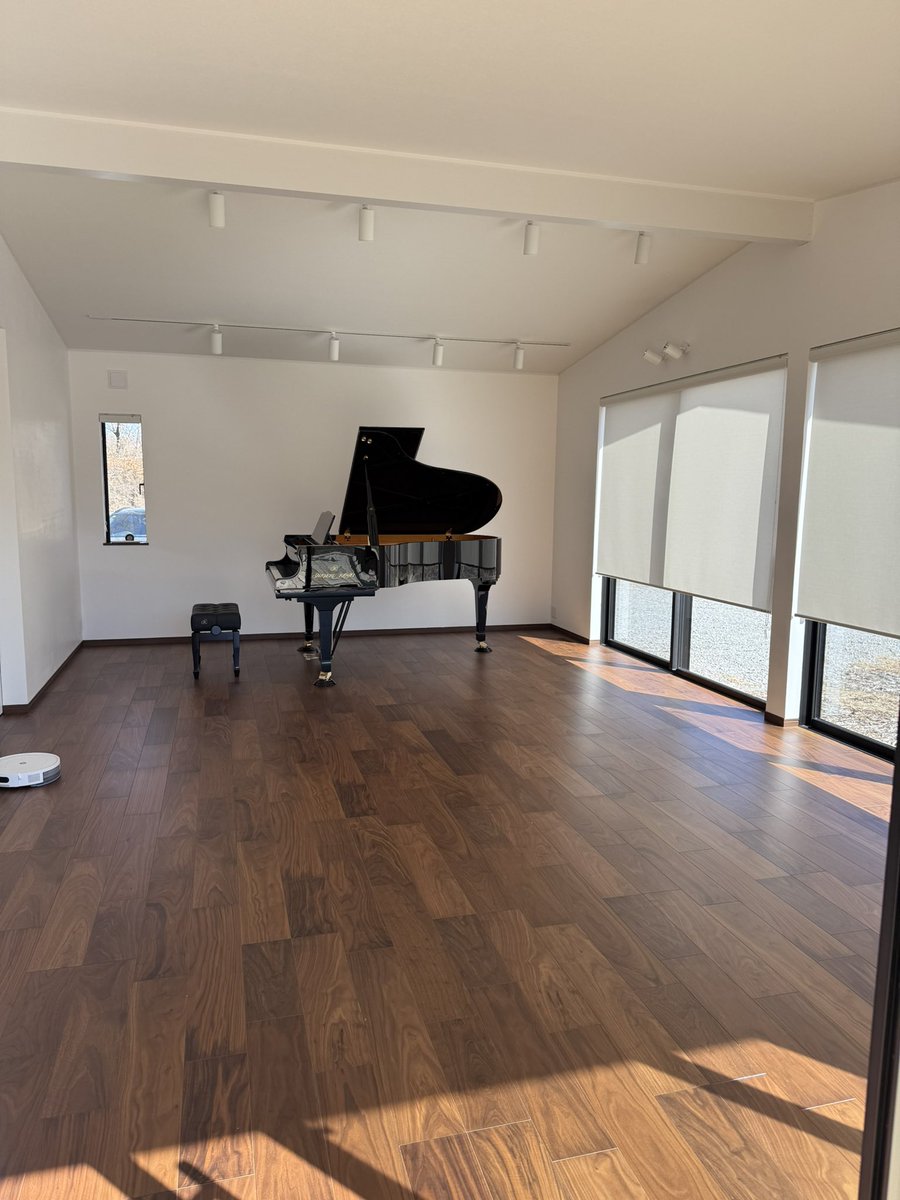 fumiyogoshima's tweet photo. 山のうちにSK5が搬入された🎹♡ https://t.co/fjmRA7bxhg