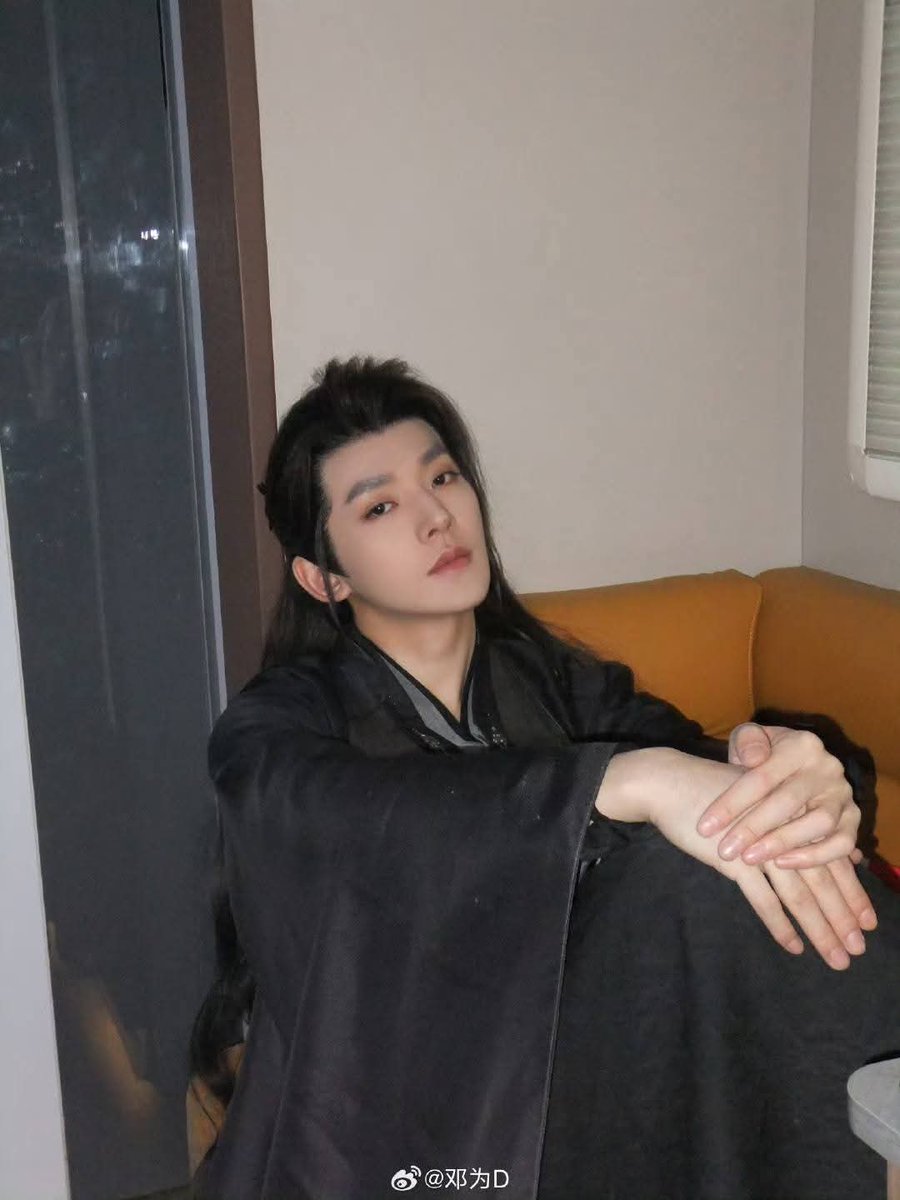 #เติ้งเหวย เป็นนักแสดงในไม่กี่คน ที่ทำเราหลงจนต้องติดตาม ชอบงานแสดงด้านสายตาของเขามาก หวานละมุน ตั้งแต่รับบทพระรองเรื่องแรกๆ นี่มองหนักกว่ามองพระเอกซะอีก 55555 และเรื่อง #อาจารย์มารหวนภพ  ถือว่าเปิดตัวพระเอกเรื่องแรกได้ดีมากๆ เก่งมากนะเติ้งเหวย🥰