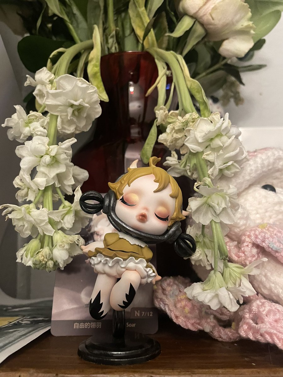 Julias_Ghost's tweet photo. These flowers started to droop, and look at how pretty they look🥹💖 https://t.co/zZiq7SUs3n