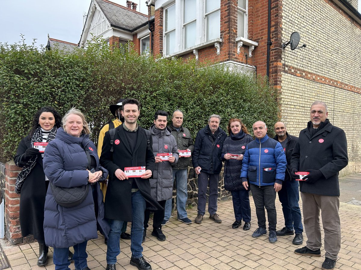 We’re out all year round speaking to residents on the #LabourDoorstep in New Southgate. Lots of good conversations with people and a very warm reception for Labour!