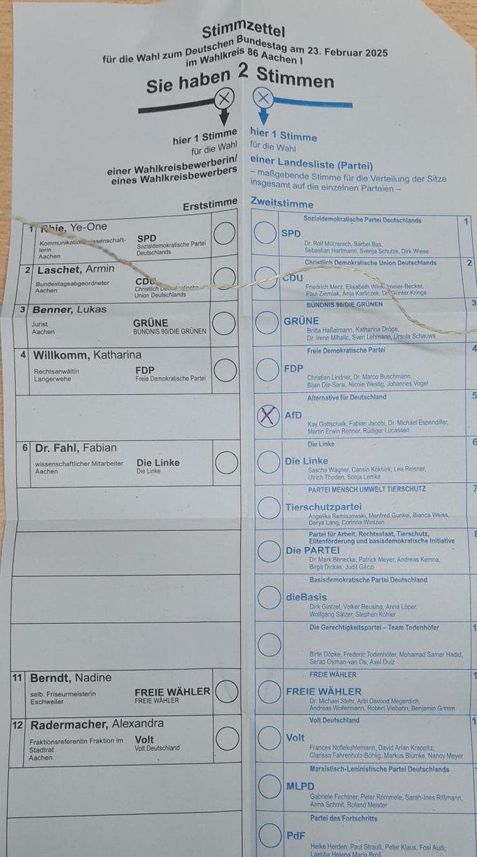 Ich rege mich gerade so dermaßen auf! 🤬
Wie kann es sein das die AFD in meinem Wahlkreis nur mit der 2.Stimme Wählbar ist? 
<a href="/AachenAfD/">AfD Aachen-Stadt</a>