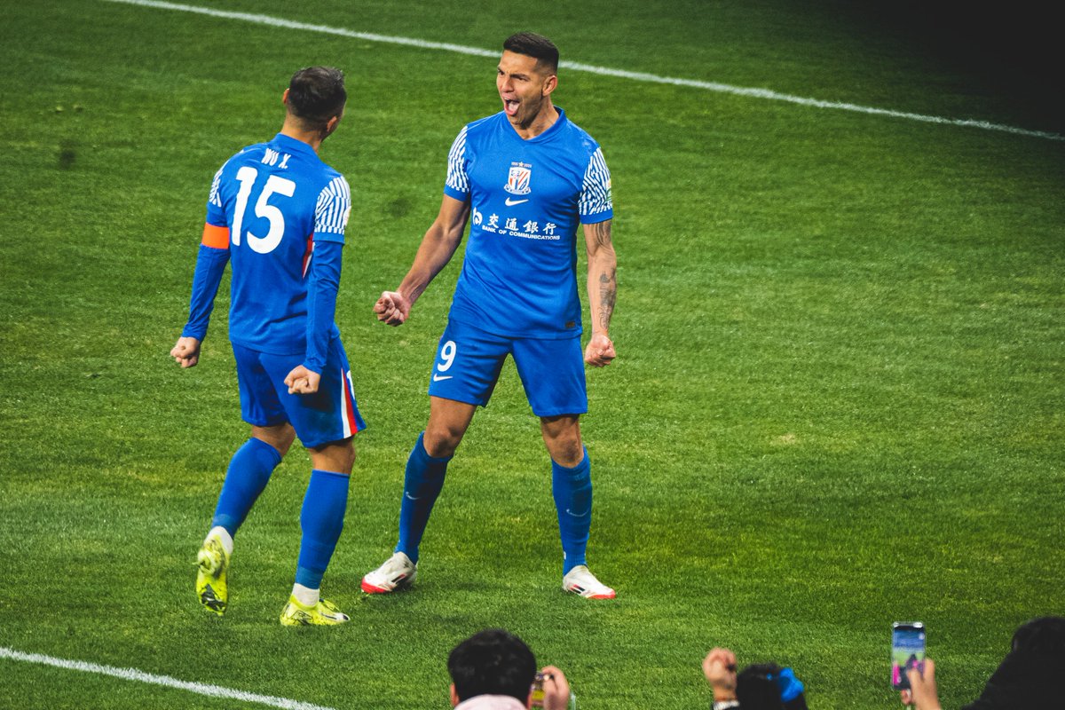 CollegeUnion_Sh's tweet photo. 【Our Stand】高校视角
Last-minute goal from André Luis secured us victory
#ShenhuaFC #CollegeUnion https://t.co/4IcrBbH3Li