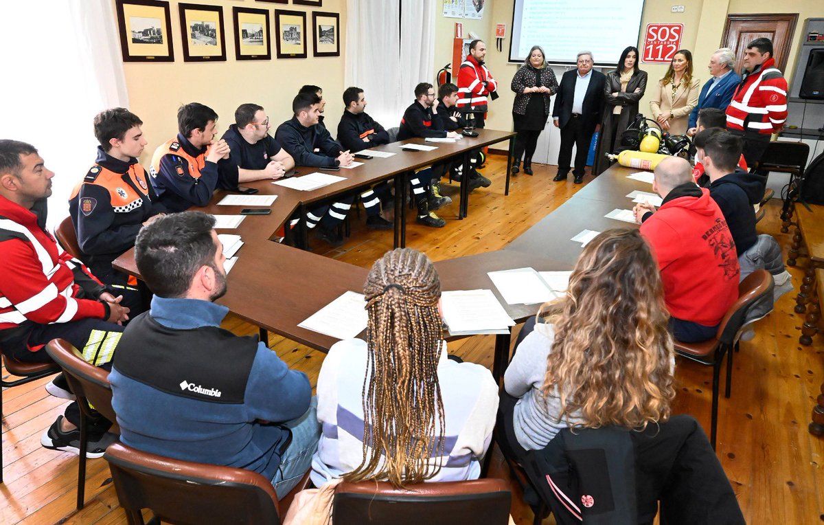 Gracias y enhorabuena a los bomberos voluntarios de #Santander por la organización de esta jornada formativa para sus socios de equipos de protección respiratoria ante incendios, con talleres prácticos y certificados.