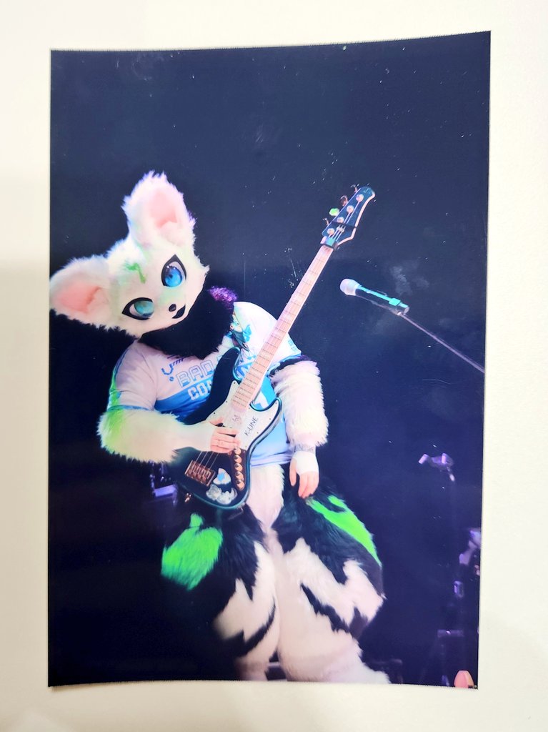 #FursuitEveryday #fursuit
토요일: 퍼퓸 밴드공연
일요일: 오후 3시~5시
->이때 활동했던 옥색 팀버울프 "제이드"입니다!!  이렇게 생긴 늑멍이 찍으셨다면 태그나 디엠 부탁드립니다!!!