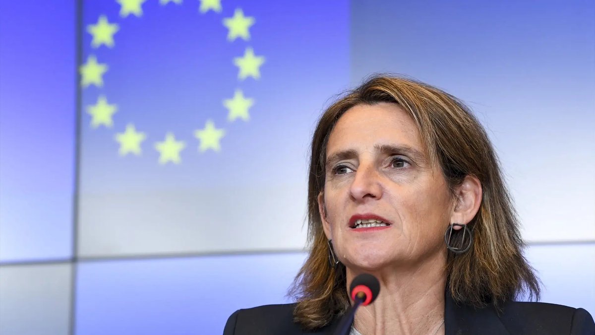 herqles_es's tweet photo. 🇪🇸 🇪🇺 🇧🇪 | La socialista Teresa Ribera autoriza ayudas de cerca de 32.000 millones de euros para alargar la vida de dos centrales nucleares belgas, mientras a España se lo niega y obliga a avanzar en su plan de cerrarlas todas. https://t.co/X4uvSKoKub
