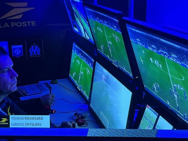 Dès que tu vois qu’ils ont rogné une image pour ne pas montrer le Parisien, tu comprends vite que tu as touché une corde sensible, et ils vont te le faire payer pendant le match #AJAOM