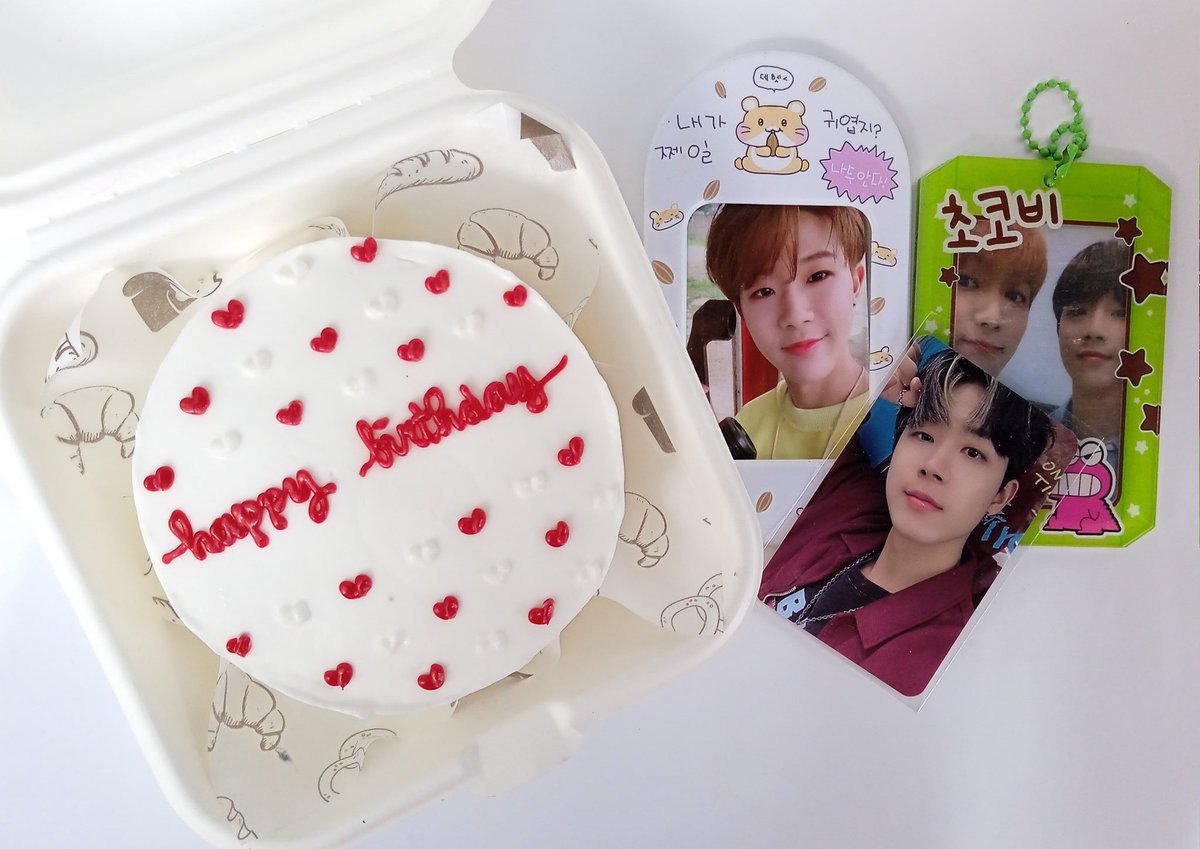 joochstar's tweet photo. 🎮𝑫𝑶𝑵𝑮𝑫𝑶𝑵𝑮 𝑩𝑰𝑹𝑻𝑯𝑫𝑨𝒀 𝑪𝑬𝑵𝑻𝑬𝑹🎮

김동현 생일 축하합니다!!🎂🎁
더 빛나고 행복하길 바랍니다!~~~ 
사랑해요!!!❤

#골든차일드 #김동현 
#Our_Adeol_Donghyun_Day
#동현이의_생일이_금빛으로_찬란하게_빛나길 https://t.co/2AAnJxFpTp