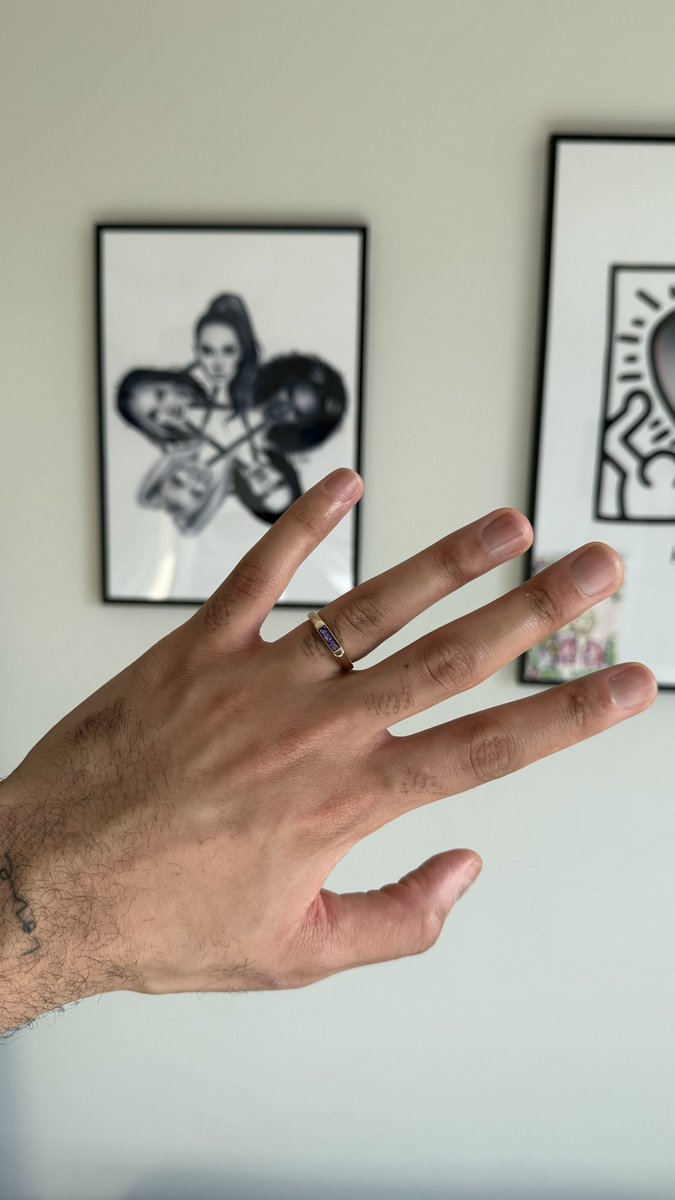 _Antonyy_'s tweet photo. My engagement ring and it has my mums ashes in ☺️ https://t.co/unmsSpqBOC
