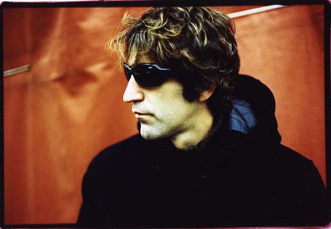 #Efemérides: 1965. Nace <a href="/MikelErentxun/">Mikel Erentxun</a>. En 1984 formó, junto a Diego Vasallo y Juan Ramón Viles, Duncan Dhu. Erentxun inició su carrera en solitario en 1992 acortar.link/OTpwF0