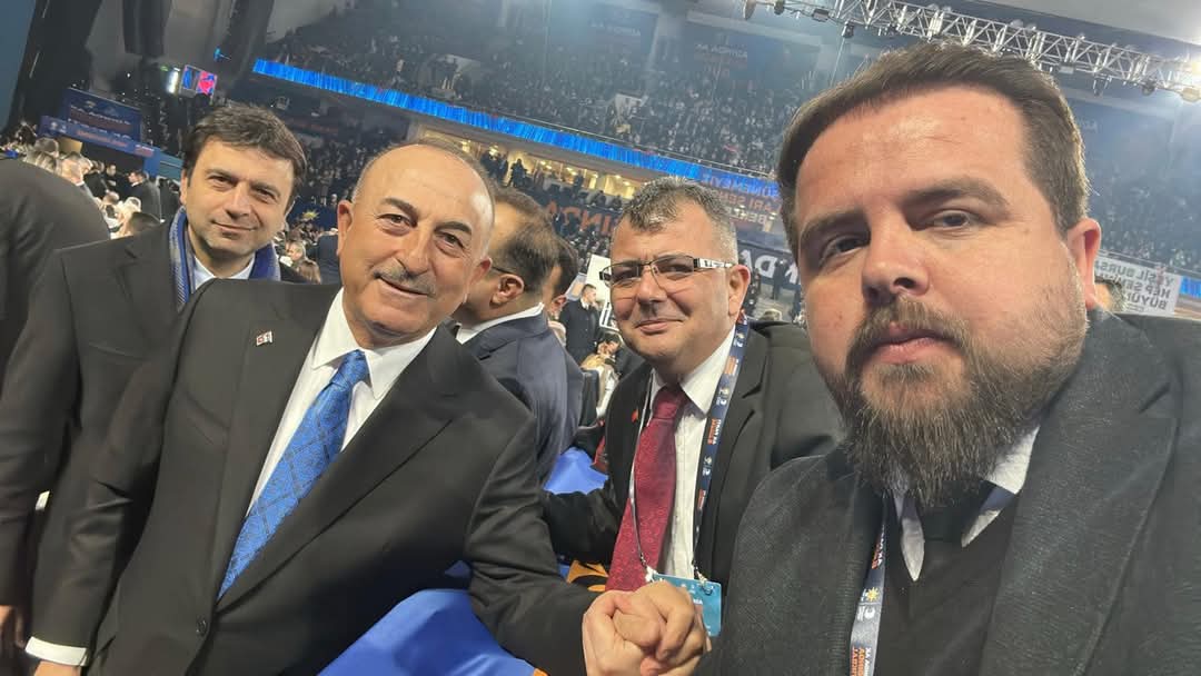serkankoyuncu03's tweet photo. Afyonkarahisar Delegasyonu olarak, Büyük Kongremizde Sayın #Cumhurbaşkanımızı bekliyoruz, Hasretle Özlemle… 

Vuslata az kaldı.
#AKParti
#AdındaAKIsığındaİstikbal https://t.co/NkHZk9WdOR