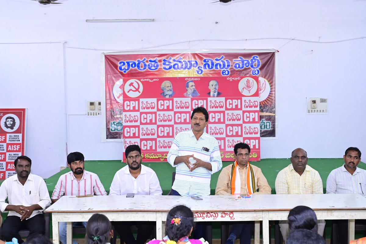 vnarender_reddy's tweet photo. పట్టభద్రుల ఎమ్మెల్సీ ఎన్నికల్లో నాకు పూర్తి మద్దతు తెలిపిన సిపిఎం పార్టీకి నా వృదయపూర్వక ధన్యవాదాలు..
#RevanthReddy #TelanganaCongress #cpm #GraduateMLC #mlcelections2025 #adilabad #nizamabad #karimnagar #medak #alphores #VNR #vnrforgraduatemlc #vnrwinsmlcelections #wesupportvnr