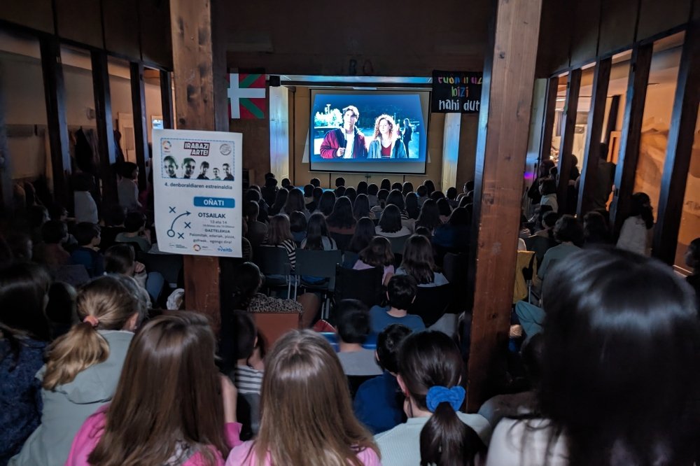 UEMAko herrietako aretoetan aukera izango da Primeran plataformako eduki batzuk doan  emateko, betiere herri horiek 3.000 biztanletik beherakoak badira.

Asko irabazteko

<a href="/urtziurkizu/">Urtzi Urkizu</a> 
berria.eus/komunikazioa/a…