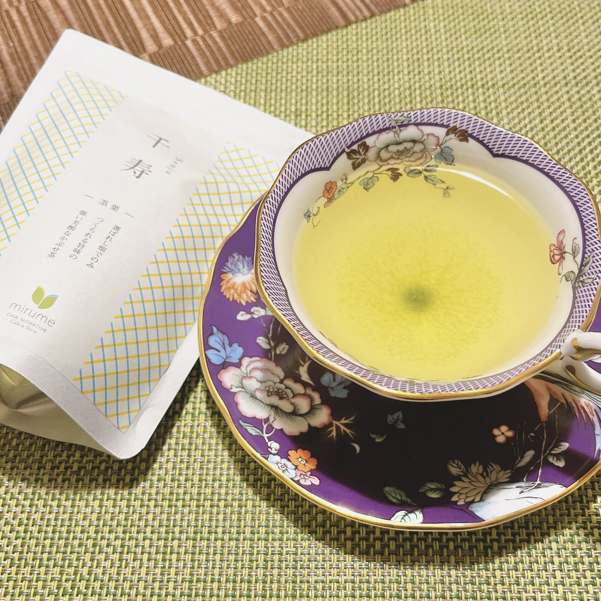 名古屋でたまたまフラッと立ち寄った素敵な日本茶屋さんで買ったかぶせ茶🍵
とても旨味深くて美味しいお茶でした💡
そして、紅茶ばかり飲んでたこともあり、家の中に湯呑みが存在しないことに今更気付きました😅
湯呑み探しの旅に出ねば。。
#mirume